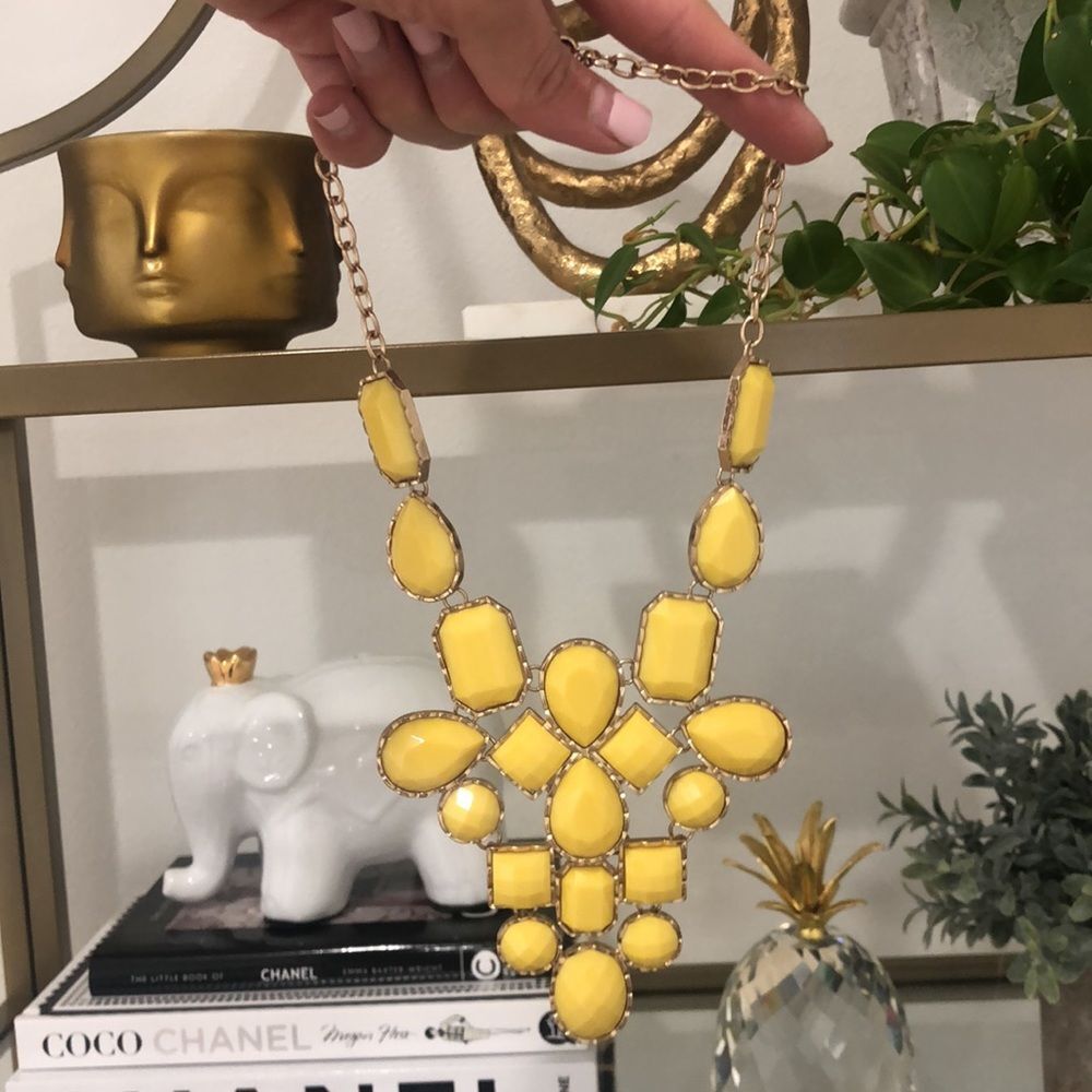 Yellow stone statement necklace - Picture 2 of 4